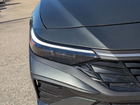 Used 2025 Hyundai Elantra Sport image 10