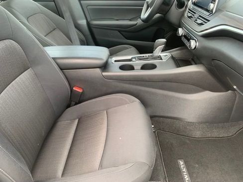 Used 2025 Nissan Altima 2.5 SV image 29