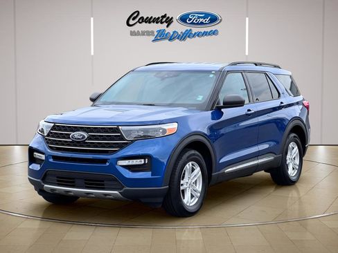 Used 2023 Ford Explorer XLT w/ Equipment Group 202A AWD/4WD image 2