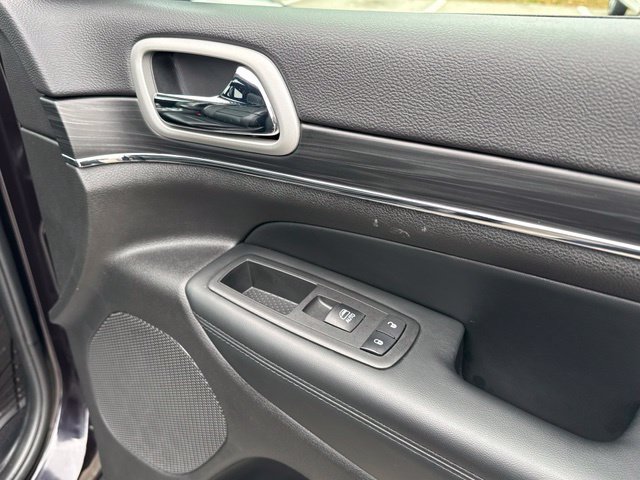 Used 2021 Jeep Grand Cherokee Limited AWD/4WD image 32