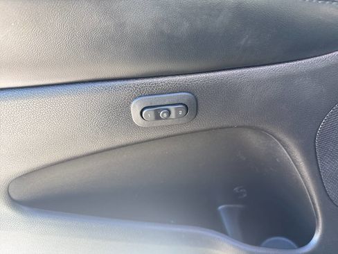 Used 2019 Jeep Grand Cherokee Limited image 16