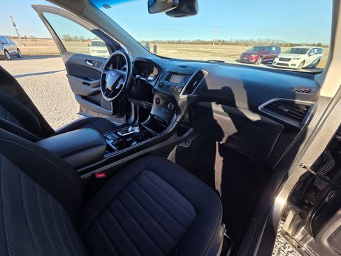Used 2019 Ford Edge SE image 33