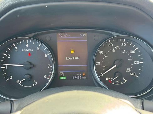 Used 2019 Nissan Rogue SV w/ Premium Package image 17