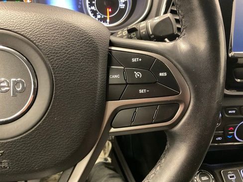 Used 2019 Jeep Cherokee Limited image 21
