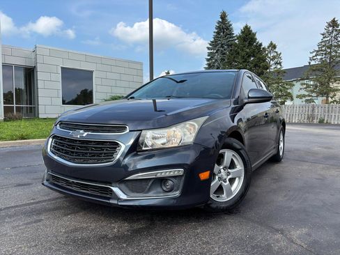 Used 2015 Chevrolet Cruze LT w/ RS Package FWD image 2