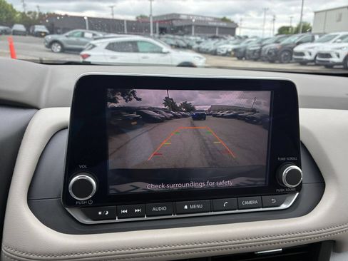 Used 2025 Nissan Rogue SV FWD image 20