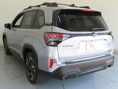 Used 2025 Subaru Forester Limited AWD/4WD image 8
