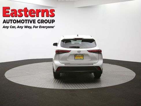 Used 2023 Toyota Highlander LE image 37