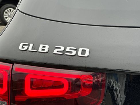 Used 2023 Mercedes-Benz GLB 250 4MATIC image 27