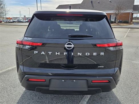 Used 2023 Nissan Pathfinder S image 10