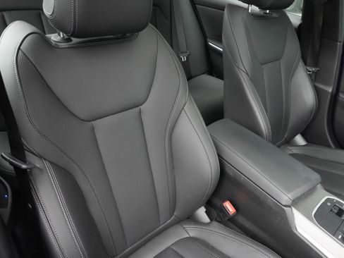 Certified 2022 BMW 330i Sedan w/ M Sport Package image 14