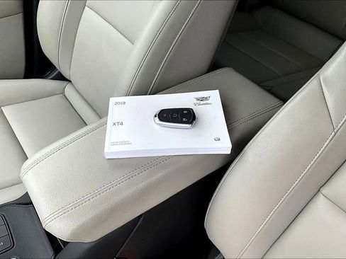 Used 2019 Cadillac XT4 Luxury w/ Cold Weather Package FWD image 33