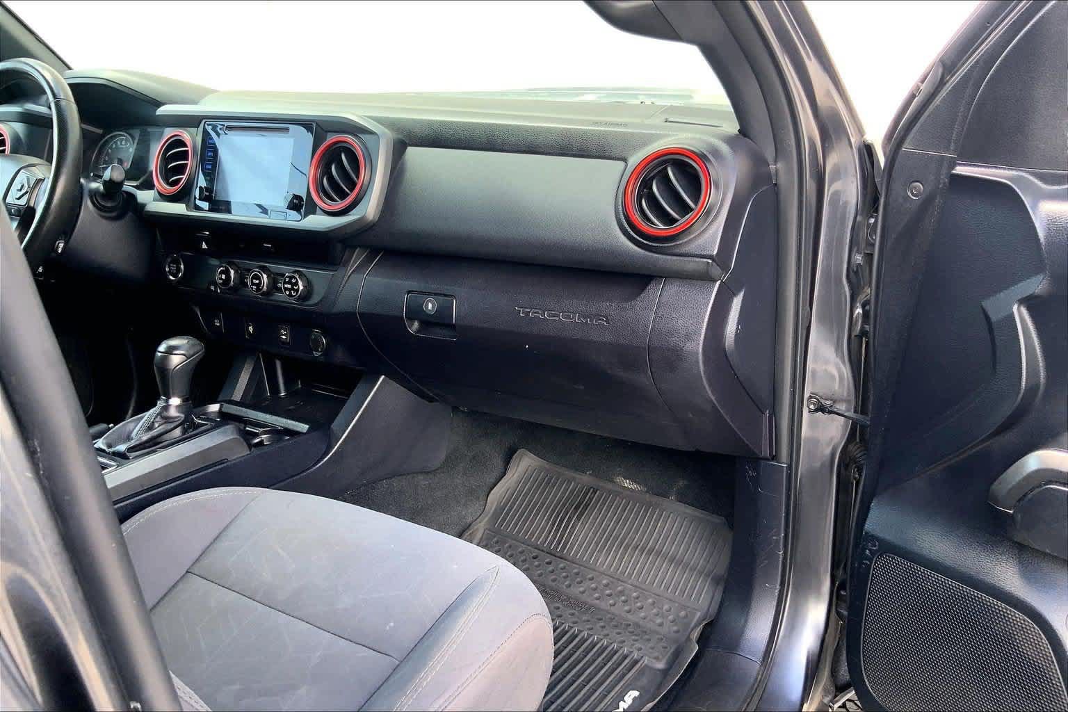 Used 2017 Toyota Tacoma TRD Sport RWD image 23