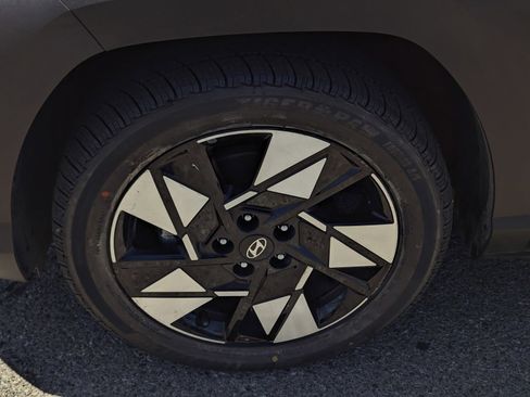 Used 2025 Hyundai Kona SEL FWD image 7