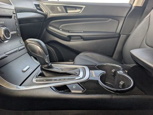 Used 2017 Ford Edge Titanium FWD image 19