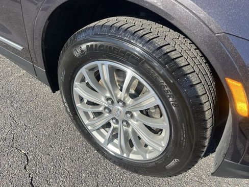 Used 2018 Cadillac XT5 Luxury w/ Driver Awareness Package image 28