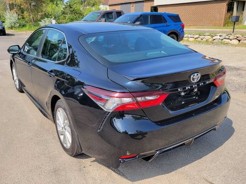 Used 2021 Toyota Camry SE FWD image 5