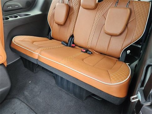 New 2026 Chrysler Pacifica Pinnacle image 25