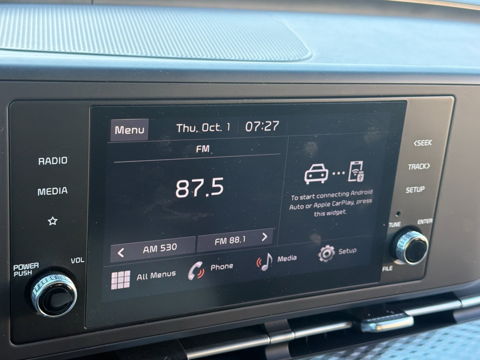 Used 2024 Kia Carnival LX FWD image 17