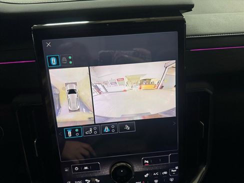 Used 2024 GMC Acadia AT4 w/ Luxury Package image 22