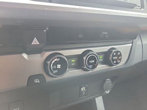 Used 2017 Toyota Tacoma SR5 image 32