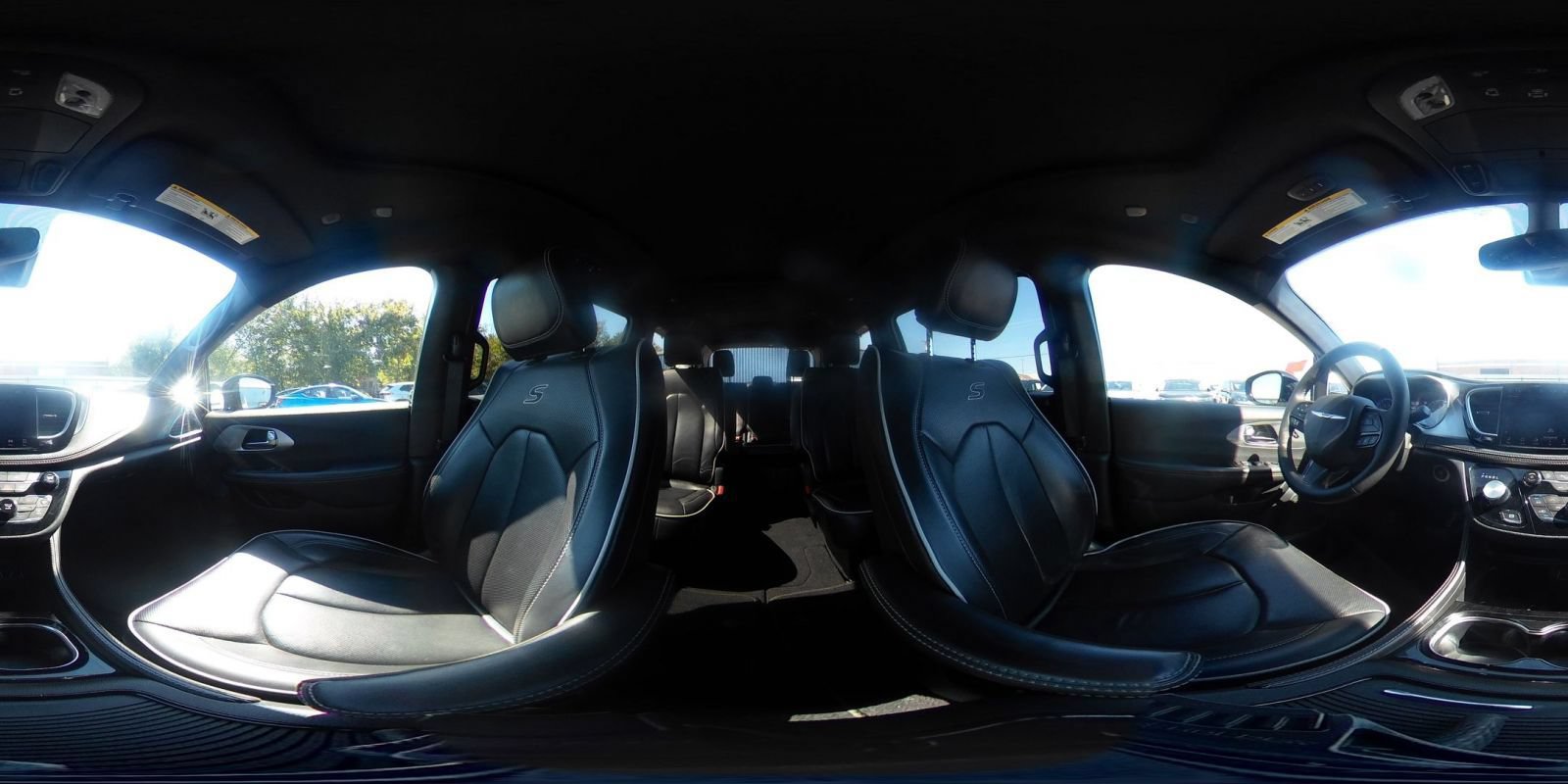 Used 2025 Chrysler Pacifica Limited FWD image 46