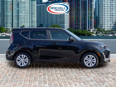 Used 2023 Kia Soul LX image 4