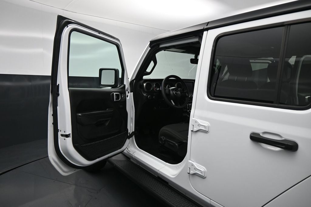 Used 2023 Jeep Gladiator Sport AWD/4WD image 9