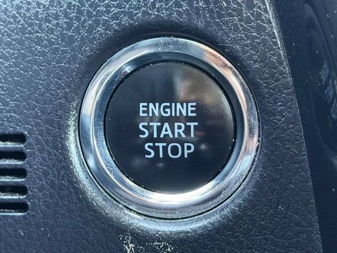 Used 2018 Toyota Corolla SE w/ SE Premium Package FWD image 8