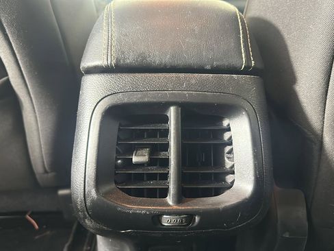 Used 2017 Jeep Cherokee Latitude FWD image 18
