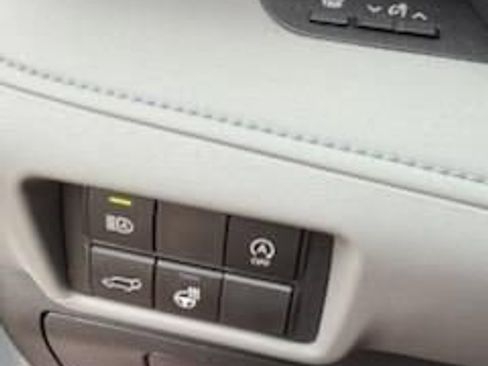 Used 2024 Toyota Highlander Limited AWD/4WD image 12