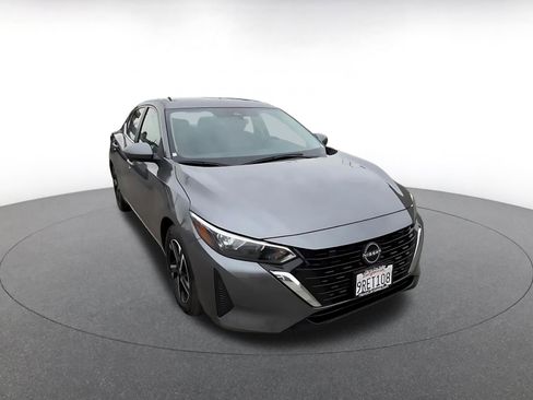 Used 2025 Nissan Sentra SV image 3