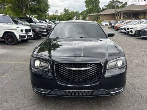 Used 2019 Chrysler 300 S RWD image 2