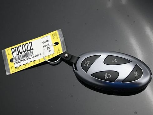 Used 2025 Hyundai Elantra SEL FWD image 43