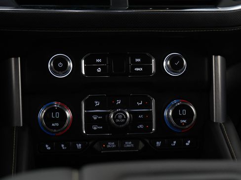 Used 2024 GMC Yukon SLT w/ SLT Luxury Package AWD/4WD image 22