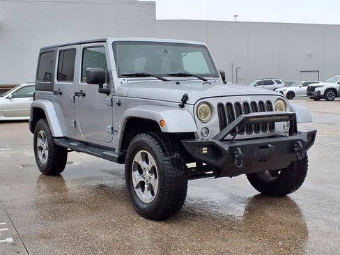 Used 2016 Jeep Wrangler Unlimited Sahara w/ Connectivity Group AWD/4WD image 2