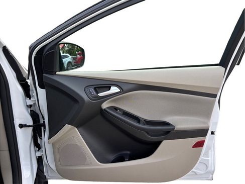 Used 2015 Ford Focus SE FWD image 31