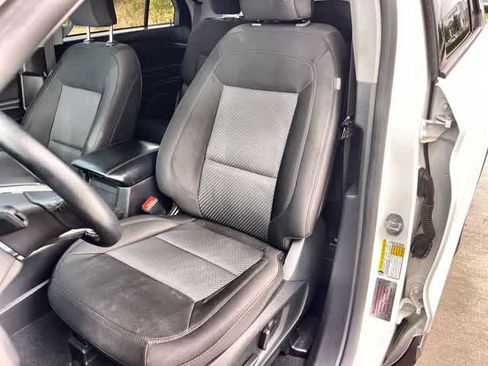 Used 2023 Ford Explorer XLT RWD image 11