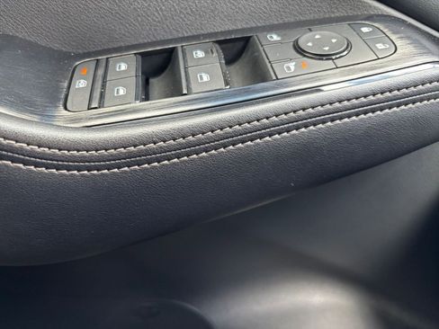 Used 2025 Nissan Rogue SV image 21