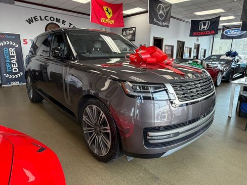 Used 2024 Land Rover Range Rover Long Wheelbase SE AWD/4WD image 2