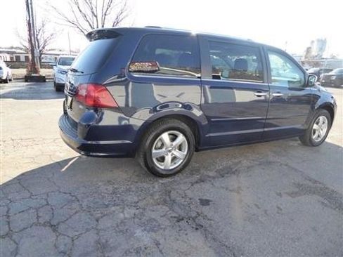 Used 2014 Volkswagen Routan SEL Premium image 6