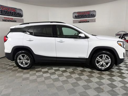 Used 2020 GMC Terrain SLE w/ Driver Convenience Package image 3