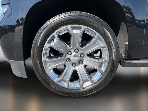 Used 2017 Chevrolet Suburban Premier AWD/4WD image 9