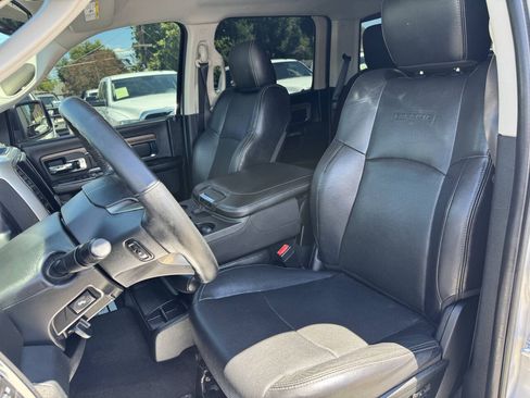 Used 2017 RAM 1500 Laramie AWD/4WD image 10
