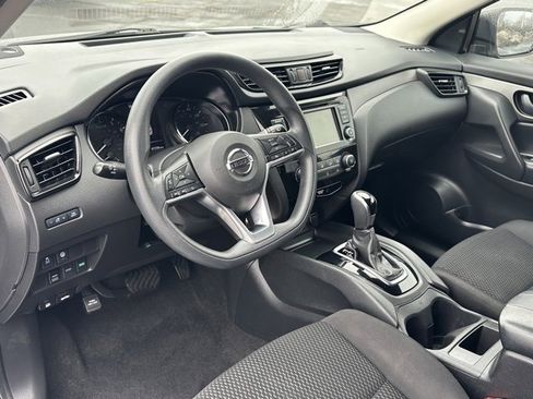 Used 2020 Nissan Rogue Sport S image 32