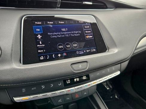 Used 2022 Cadillac XT4 Premium Luxury w/ Enhanced Visibility Package FWD image 17