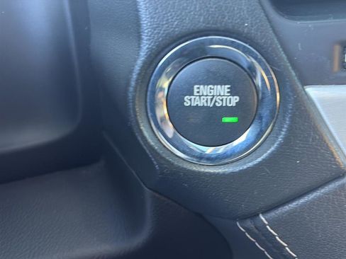 Used 2018 GMC Yukon SLT image 25