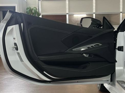 Used 2024 Chevrolet Corvette Stingray Convertible w/ Z51 Performance Package image 21