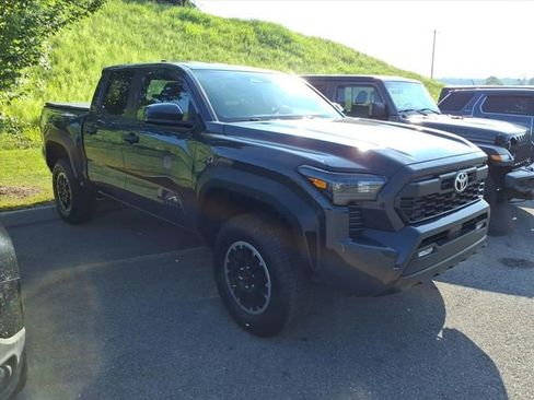 Used 2025 Toyota Tacoma TRD Off-Road AWD/4WD image 9
