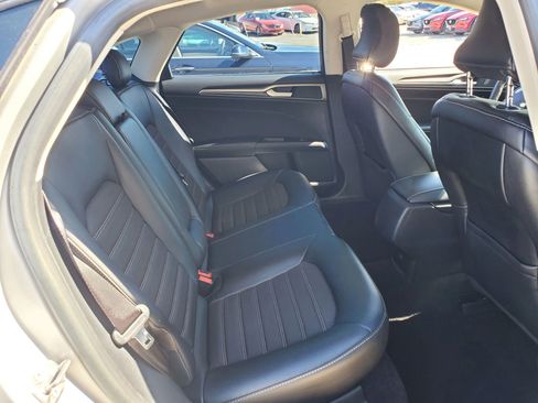 Used 2017 Ford Fusion SE w/ Equipment Group 201A image 24